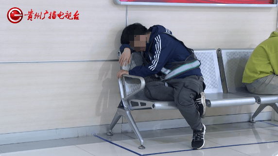 贵阳阿姨骑车被撞<strong></p>
<p>LEOxChange</strong>，在医院苦坐19小时无法治疗？肇事者：我也没钱