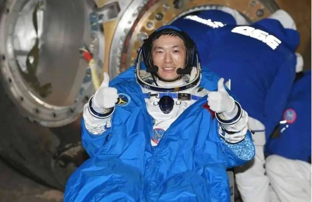 成功着陆！返回地球后第一顿饭<strong></p>
<p>NegocieCoins</strong>，3名航天员都点了这道餐食