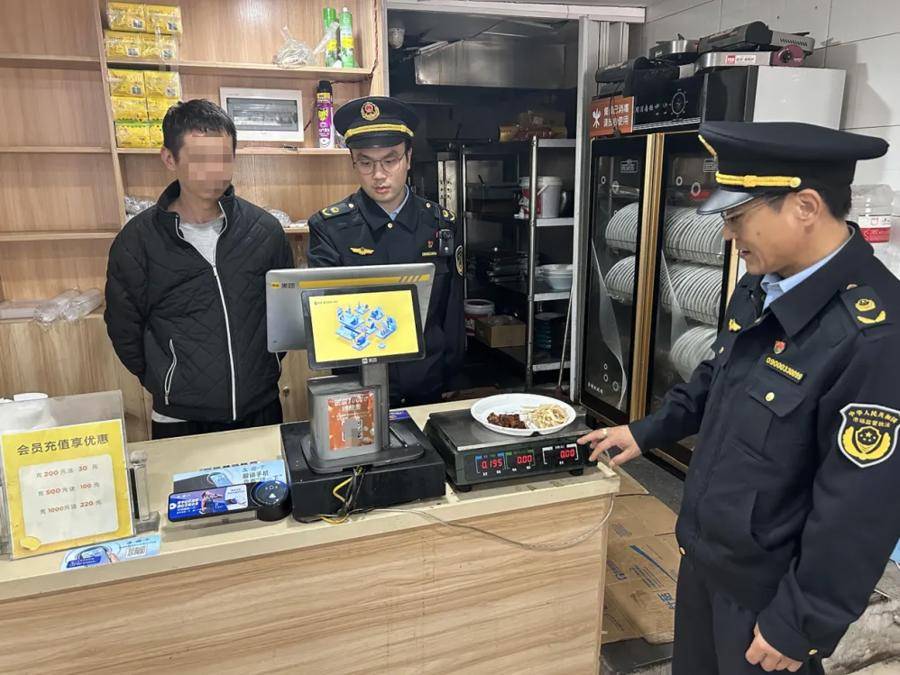 上海这些餐厅被曝光<strong></p>
<p>Bittylicious</strong>，居然在食物里加亚硝酸盐，坑骗老人的“神药神器”被端