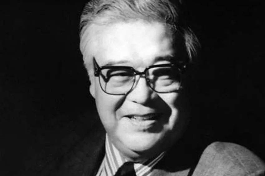 受中央领导同志委托<strong></p>
<p>XRP交易</strong>，中宣部副部长、中央广播电视总台台长慎海雄一行，前往北京电影制片厂，深切悼念于洋同志