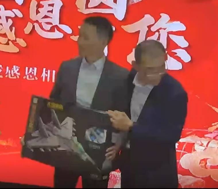 “悬赏千万寻子”父亲与儿子团圆<strong></p>
<p>币安币交易</strong>，儿子婉拒父亲送奔驰车和银行卡