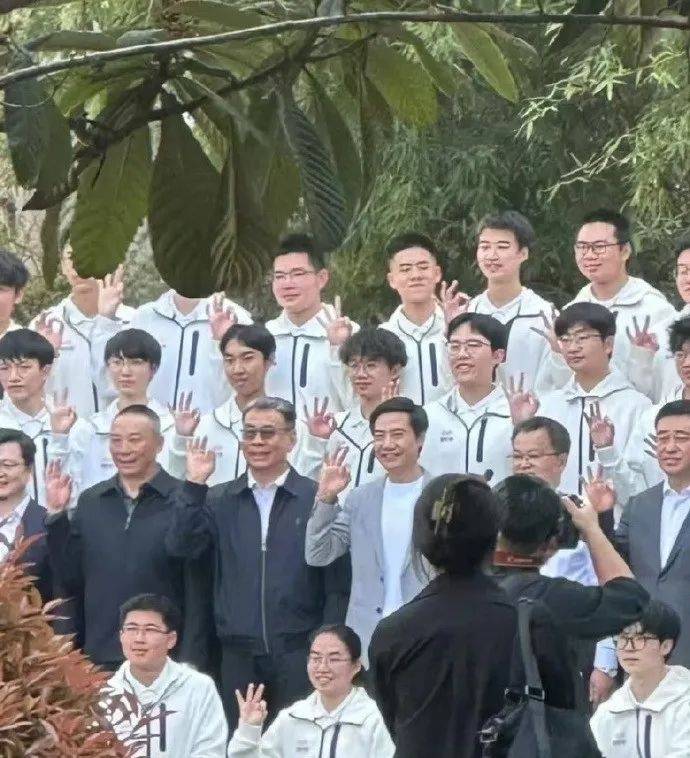 雷军回应如何保持好身材：英语不好已经让母校“蒙羞”<strong></p>
<p>BCH交易</strong>，不能再形象欠佳