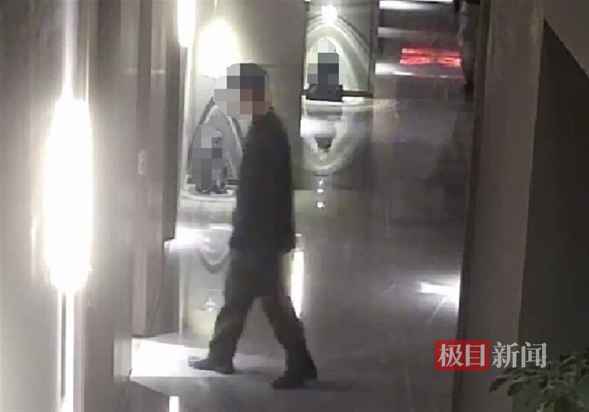 武汉一女子在艺术餐厅请客<strong></p>
<p>比特现金交易</strong>，飞天茅台竟被服务员暗中调包！两人被警方采取刑事强制措施