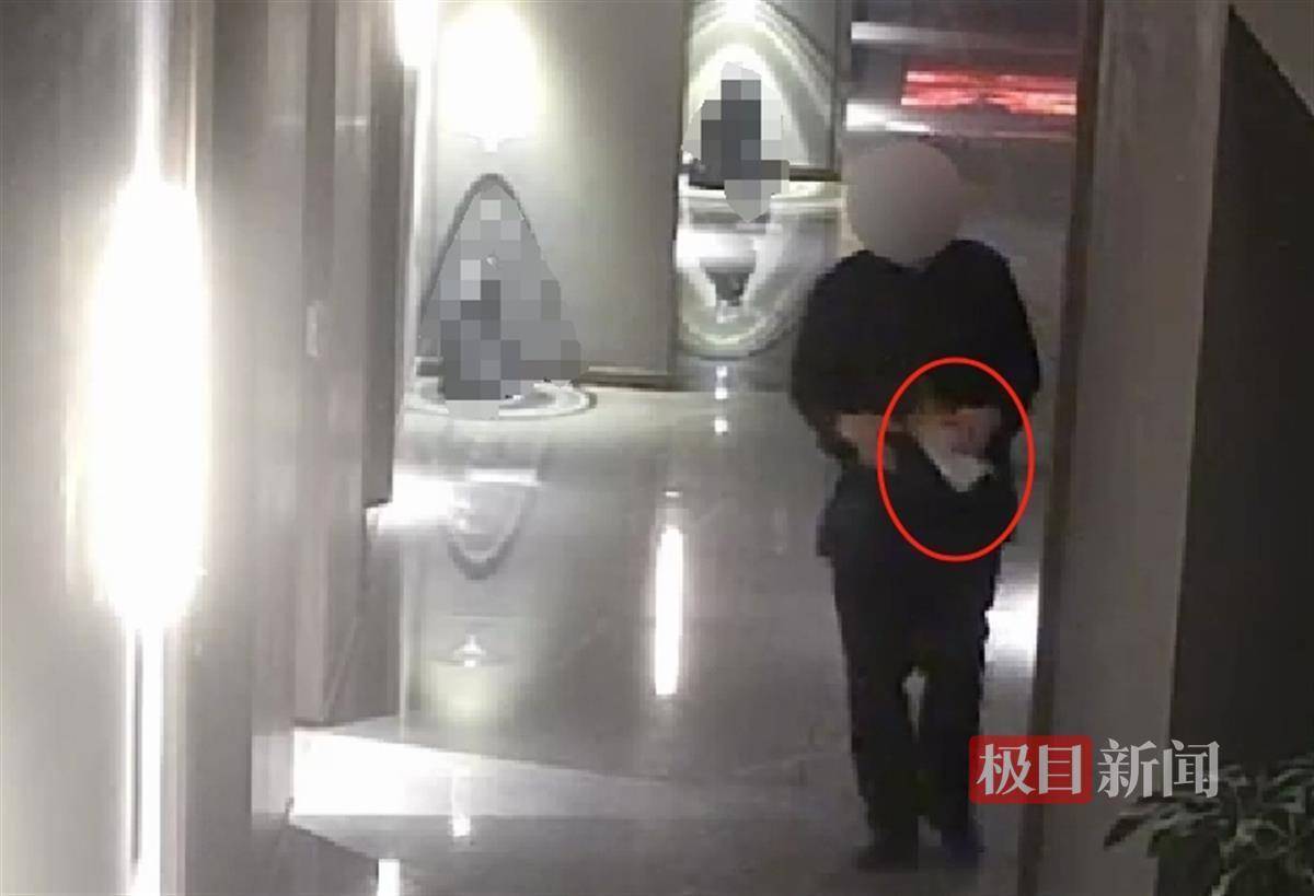 武汉一女子在艺术餐厅请客<strong></p>
<p>比特现金交易</strong>，飞天茅台竟被服务员暗中调包！两人被警方采取刑事强制措施
