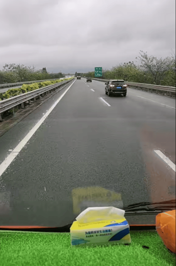 网友称高速路上“无奈倒车7公里”<strong></p>
<p>LTC交易</strong>，广东高速：拥堵或与清明将至有关