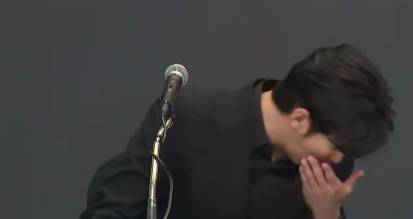 金秀贤为何在记者会上多次喝水<strong></p>
<p>莱特币交易</strong>，网友请DeepSeek解读
