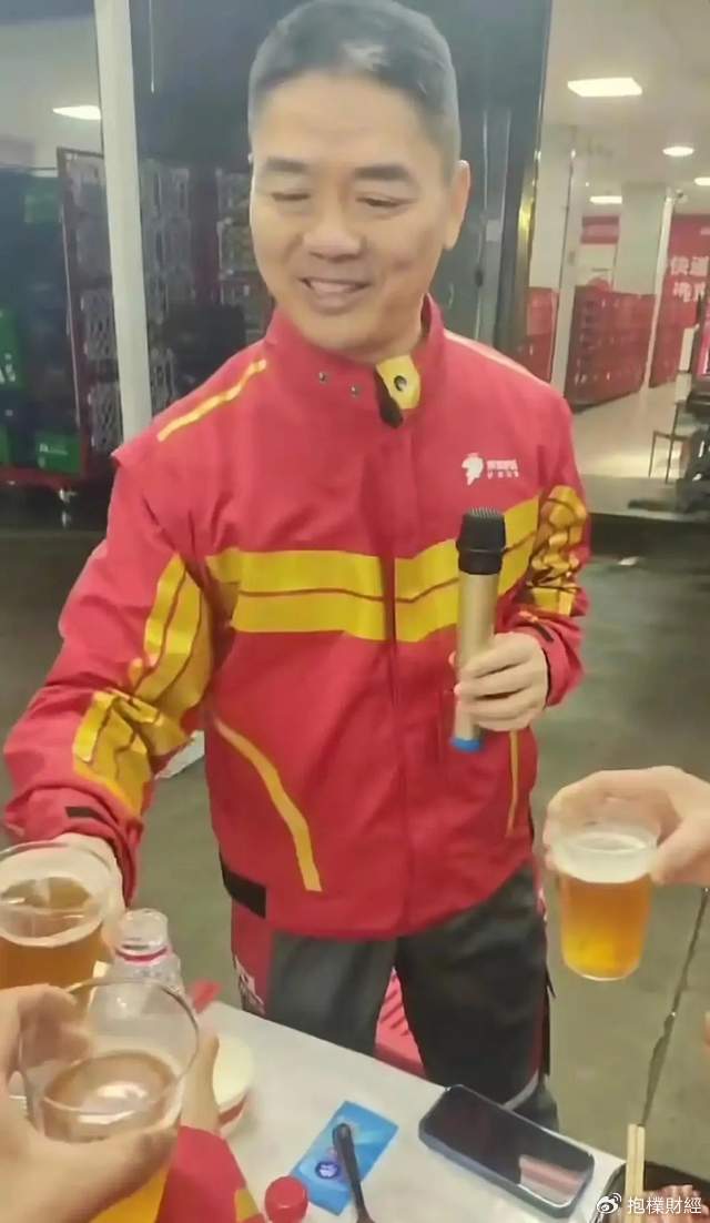 刘强东吃了一顿“价值上亿”的火锅之后<strong></p>
<p>币安交易所</strong>，京东外卖崩了