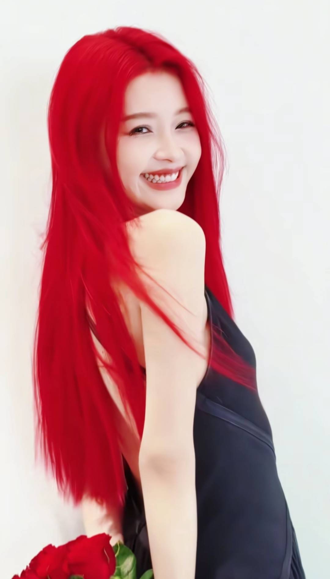 女演员染红色头发<strong></p>
<p>抹茶交易所</strong>，称“吃了三天过敏药才敢染”