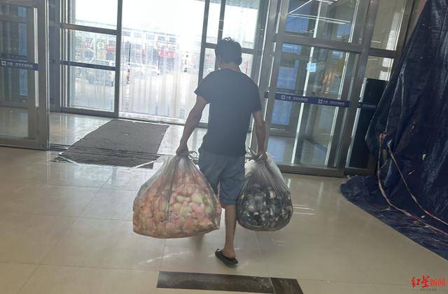 实探衡水盗版LABUBU大集：像卖菜一样摆摊卖<strong></p>
<p>火币交易app</strong>，商家称如今订单变少生意难做